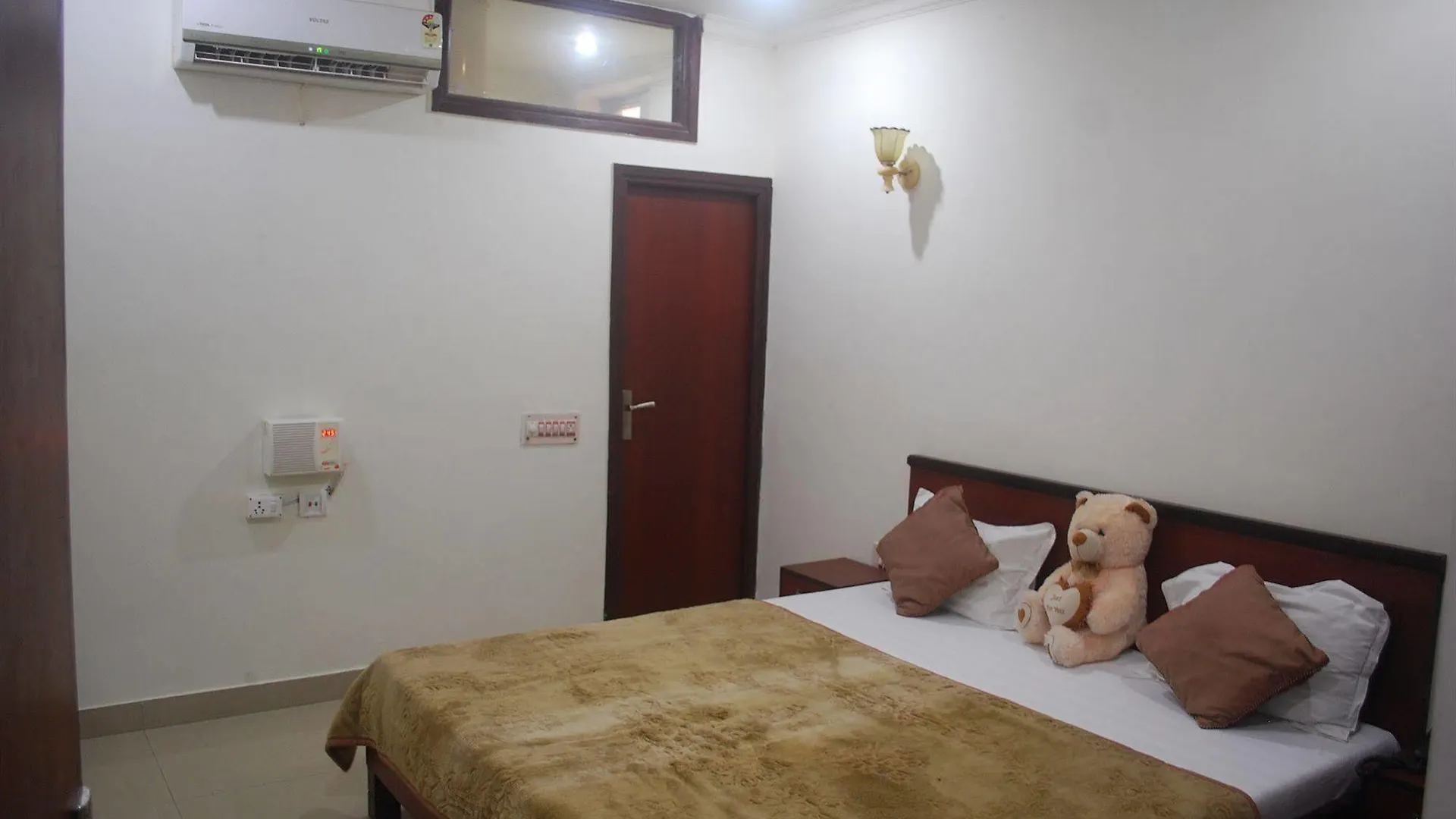 **  Hotel Gayatri Palace Agra  India